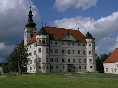 Glanz und Dunkel - Linz und Schloss Hartheim
