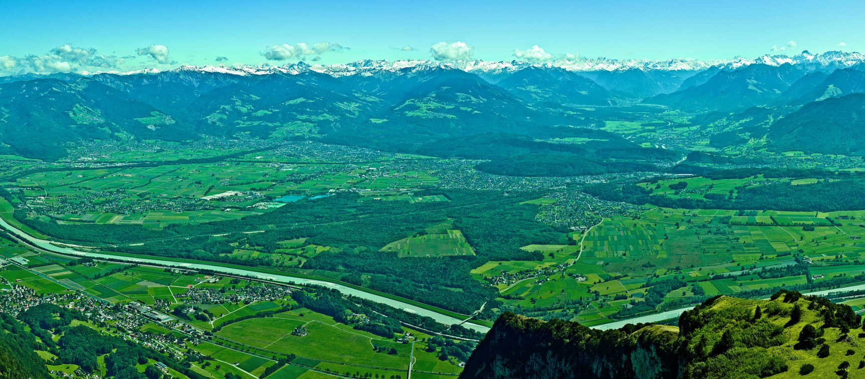 Stadt & Land, Berg & Tal: Die Region Vorderland-Feldkirch zeichnet sich mit ihren 13 Gemeinden durch eine außerordentlich große Vielfalt aus. Hier finden Sie ein Live-Camera Bild auf die gesamte Region und eine Regionsbeschreibung.